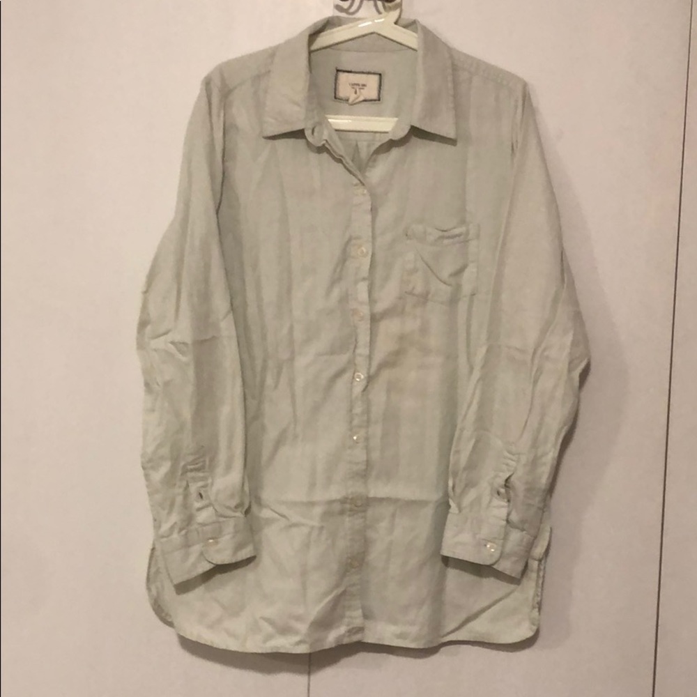 Great condition button down shirt.